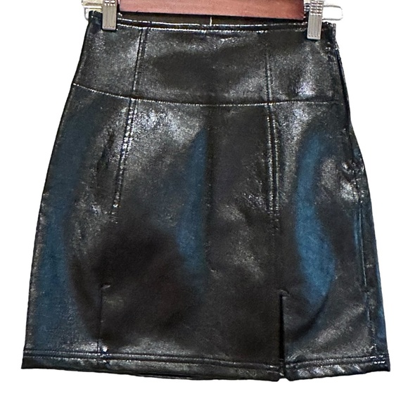 Free People Holding onto a Dream Coated Glossy Faux Leather Mini Skirt Black 0 - Picture 1 of 10